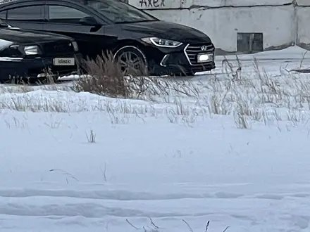 Hyundai Elantra 2017 года за 6 500 000 тг. в Караганда – фото 2