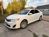Toyota Camry 2014 года за 10 000 000 тг. в Байтерек – фото 2
