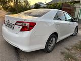 Toyota Camry 2014 года за 10 000 000 тг. в Байтерек – фото 5