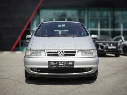 Volkswagen Sharan 1999 года за 2 790 000 тг. в Алматы – фото 2