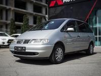 Volkswagen Sharan 1999 года за 2 790 000 тг. в Алматы