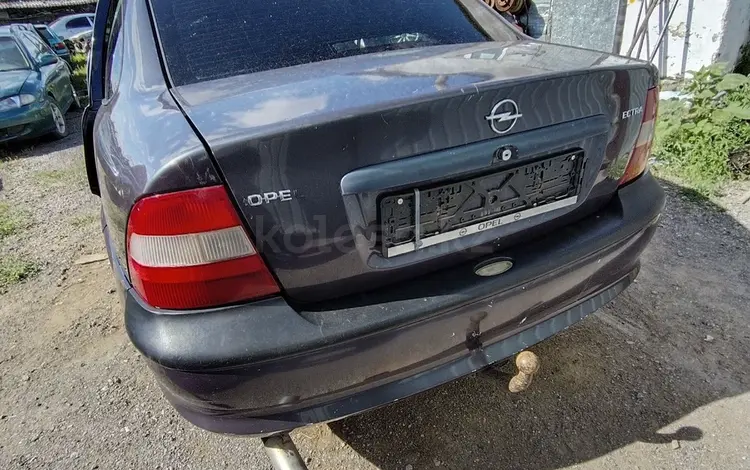 Opel Vectra B запчасти по кузову за 10 000 тг. в Актобе