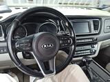 Kia Carnival 2017 года за 9 600 000 тг. в Шымкент – фото 4