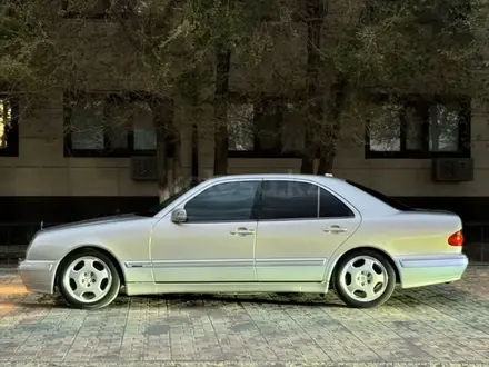 Mercedes-Benz E 320 2001 года за 5 500 000 тг. в Аральск – фото 2