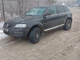 Volkswagen Touareg 2004 годаfor4 000 000 тг. в Актобе – фото 3