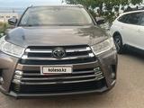 Toyota Highlander 2017 года за 13 000 000 тг. в Аксай