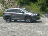 Toyota Highlander 2017 года за 13 000 000 тг. в Аксай – фото 2
