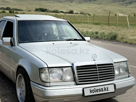 Mercedes-Benz E 220 1991 года за 2 500 000 тг. в Алматы – фото 32