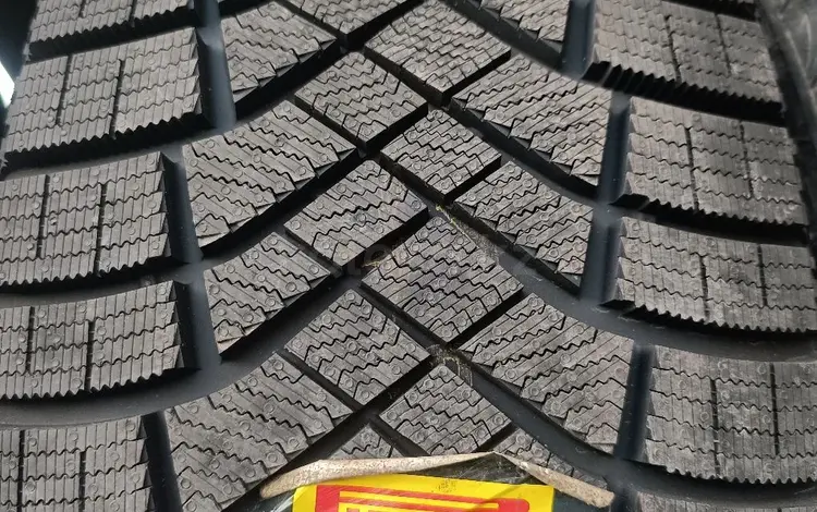 245/60/18 Pirelli Ice Zero Friction за 67 500 тг. в Алматы