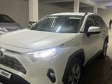 Toyota RAV4 2020 годаfor15 000 000 тг. в Актау – фото 2
