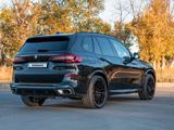 BMW X5 2019 года за 29 900 000 тг. в Караганда – фото 2