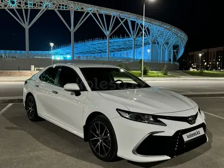 Toyota Camry 2022 года за 15 600 000 тг. в Туркестан – фото 2