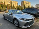 Toyota Camry 2020 года за 8 700 000 тг. в Атырау – фото 2