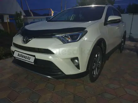 Toyota RAV4 2017 года за 14 000 000 тг. в Аксай – фото 2