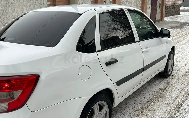 ВАЗ (Lada) Granta 2190 2013 годаүшін2 600 000 тг. в Семей