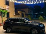 Hyundai Santa Fe 2017 года за 5 400 000 тг. в Уральск – фото 3