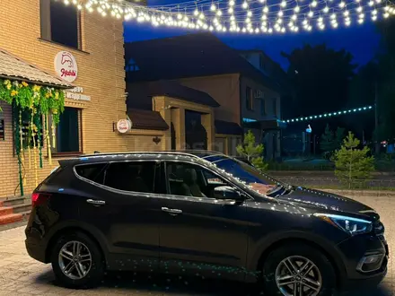 Hyundai Santa Fe 2017 года за 6 000 000 тг. в Уральск – фото 3