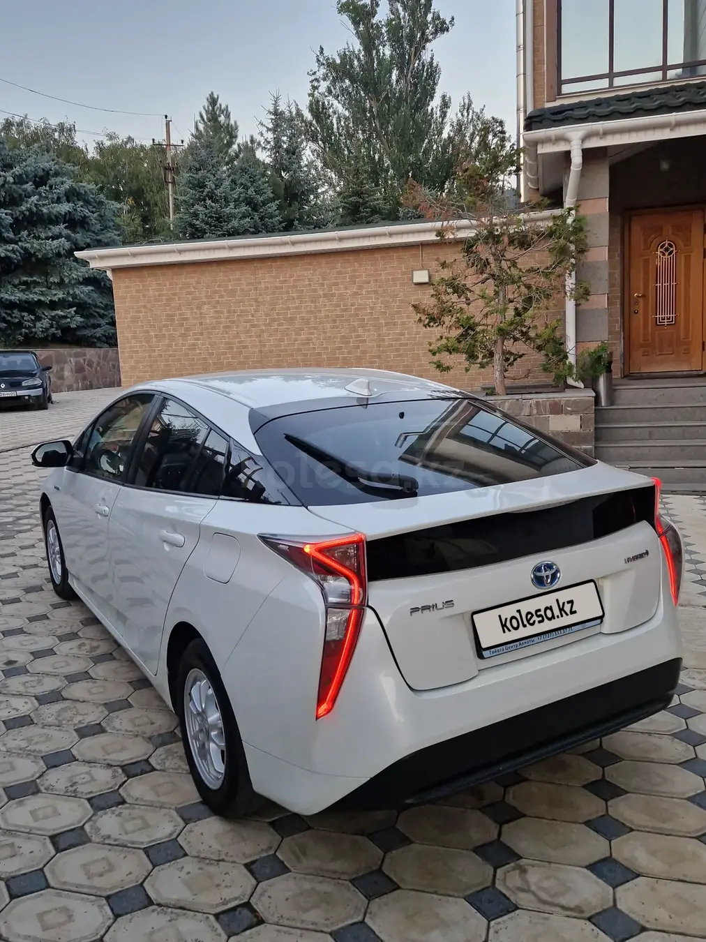 Тойота Prius, 2019