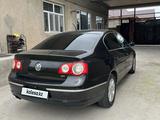 Volkswagen Passat 2005 года за 3 800 000 тг. в Шымкент – фото 2