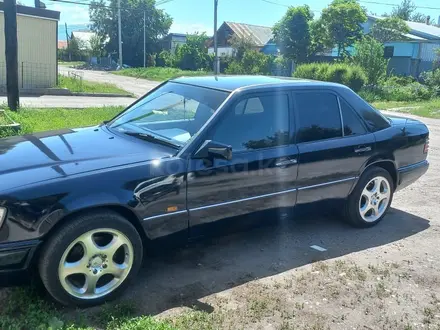 Mercedes-Benz E 280 1993 года за 3 700 000 тг. в Алматы – фото 2