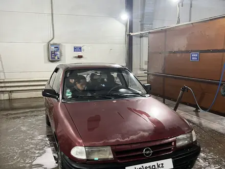 Opel Astra 1993 года за 700 000 тг. в Актобе – фото 2