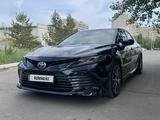 Toyota Camry 2018 года за 15 000 000 тг. в Уральск – фото 2
