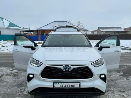 Toyota Highlander 2024 года за 26 500 000 тг. в Атырау