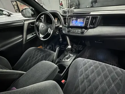 Toyota RAV4 2017 года за 13 200 000 тг. в Астана – фото 4