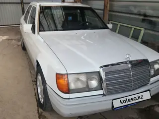 Mercedes-Benz E 230