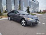 Toyota Camry 2010 года за 4 250 000 тг. в Уральск – фото 2