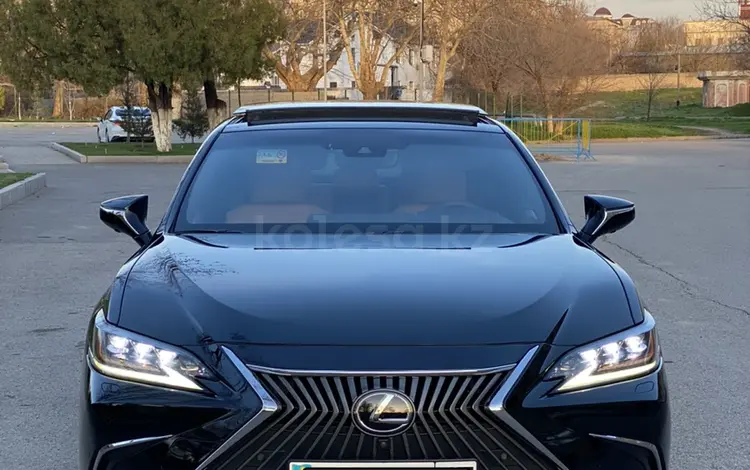 Lexus ES 350 2018 года за 24 000 000 тг. в Шымкент