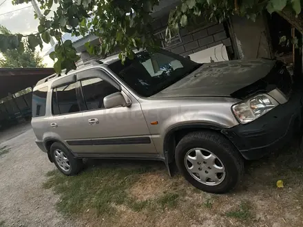 Honda CR-V 1998 года за 2 700 000 тг. в Алматы – фото 2