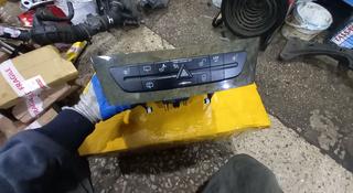 Ящик передней консоли с кнопками мерседес Е 211 за 20 000 тг. в Караганда