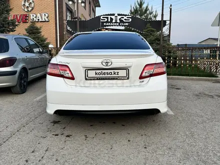 Toyota Camry 2011 года за 7 900 000 тг. в Туркестан – фото 2