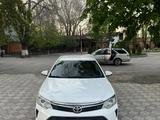 Toyota Camry 2016 года за 9 700 000 тг. в Алматы – фото 2