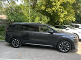 Kia Carnival 2021 года за 19 500 000 тг. в Алматы – фото 2