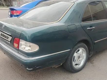 Mercedes-Benz E 240 1998 года за 2 500 000 тг. в Караганда