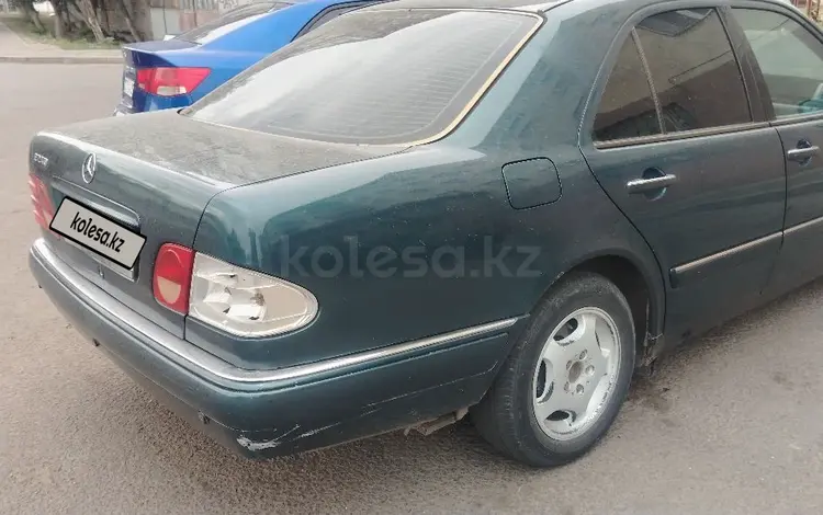 Mercedes-Benz E 240 1998 года за 2 500 000 тг. в Караганда