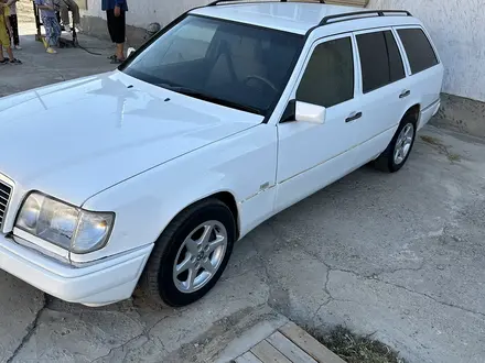 Mercedes-Benz E 320 1994 года за 3 000 000 тг. в Атырау – фото 2