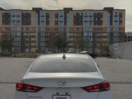 Hyundai Elantra 2017 года за 4 500 000 тг. в Актау – фото 4