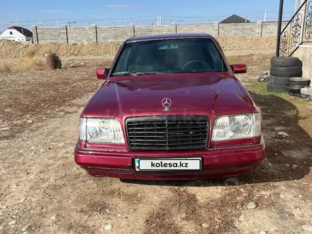 Mercedes-Benz E 220 1995 года за 1 300 000 тг. в Талдыкорган