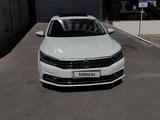 Volkswagen Passat 2018 года за 6 990 000 тг. в Актау – фото 2