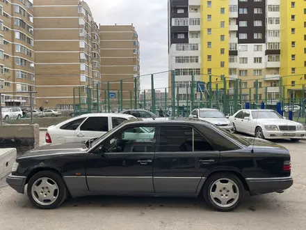 Mercedes-Benz E 320 1993 года за 2 700 000 тг. в Астана – фото 6