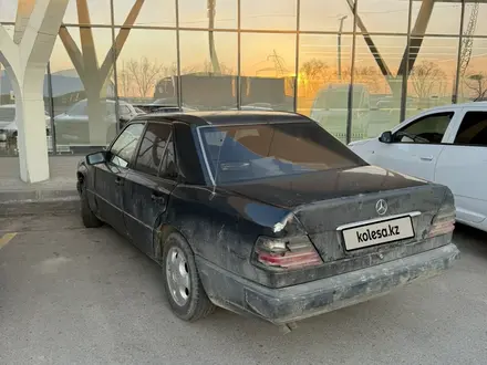Mercedes-Benz E 200 1993 года за 1 100 000 тг. в Алматы – фото 4