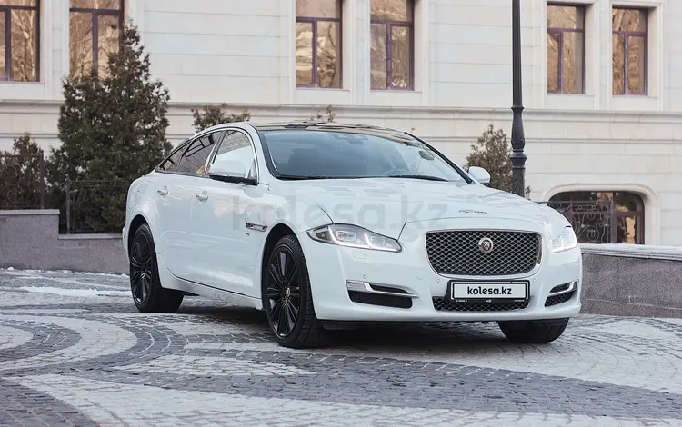 Jaguar XJ 2019 года за 30 000 000 тг. в Алматы