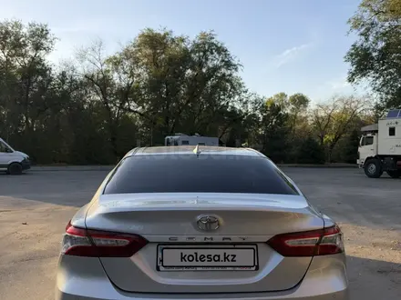 Toyota Camry 2019 года за 12 450 000 тг. в Алматы – фото 2