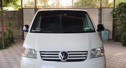 Volkswagen Caravelle 2005 года за 9 300 000 тг. в Астана