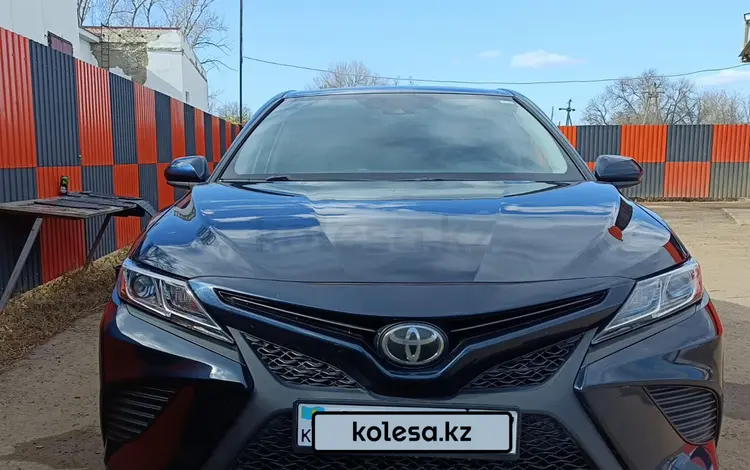 Toyota Camry 2021 года за 14 300 000 тг. в Уральск