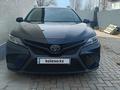 Toyota Camry 2021 года за 14 300 000 тг. в Уральск – фото 2