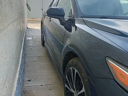Toyota Camry 2021 года за 14 300 000 тг. в Уральск – фото 10